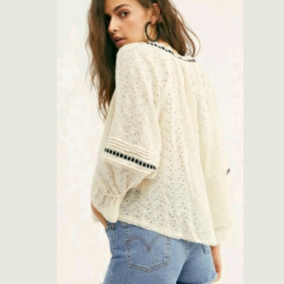 SOLD* Free People Darcy Eyelet Lace Blouse Peasant - Picture 2 of 8